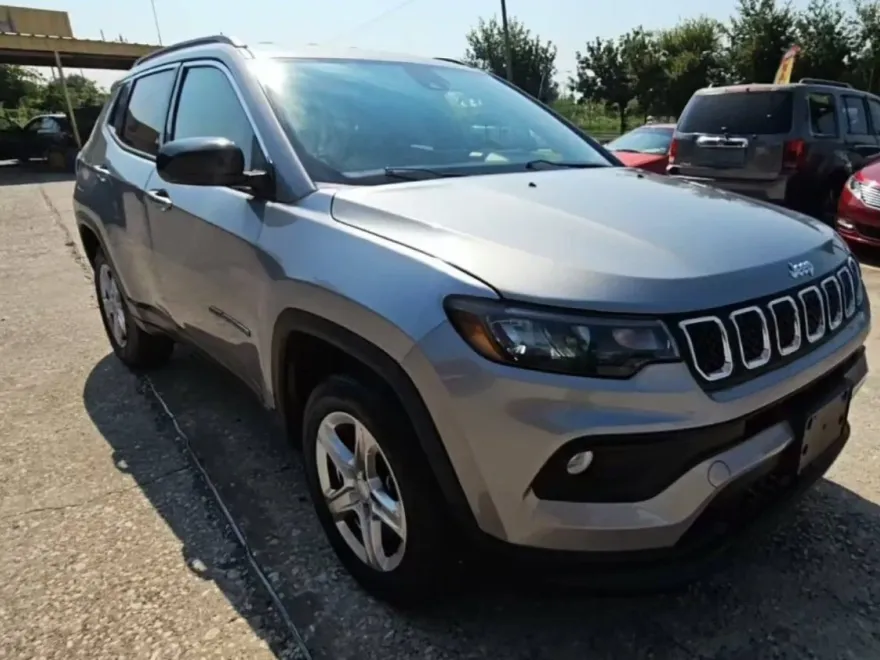 2024 Jeep Compass Latitude photo 1