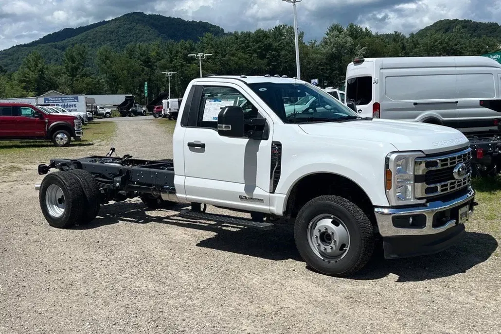 2025 Ford F-350 XL photo 1