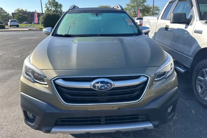 2022 Subaru Outback Touring photo 1