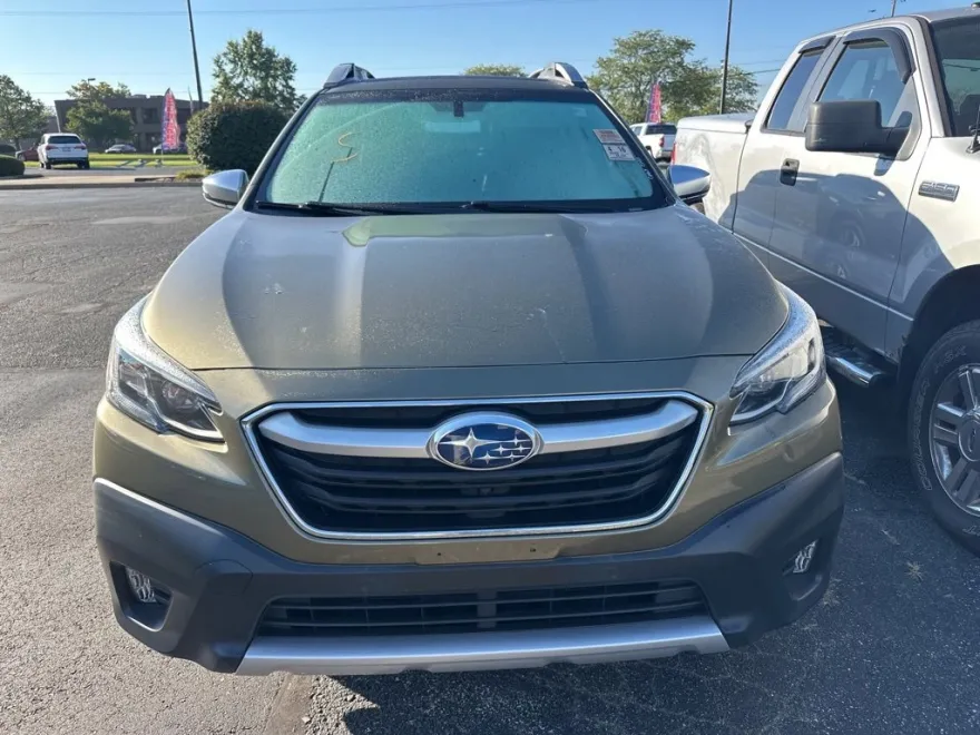 2022 Subaru Outback Touring photo 1