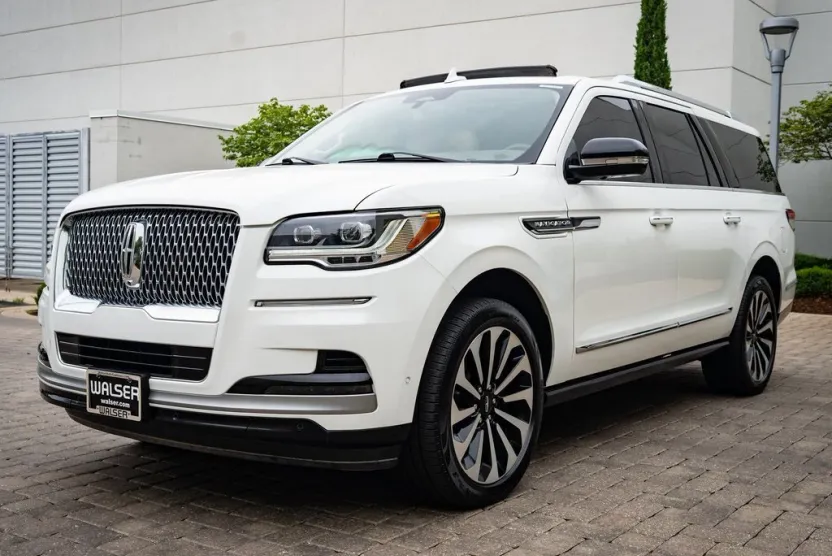 2023 Lincoln Navigator L Reserve photo 1