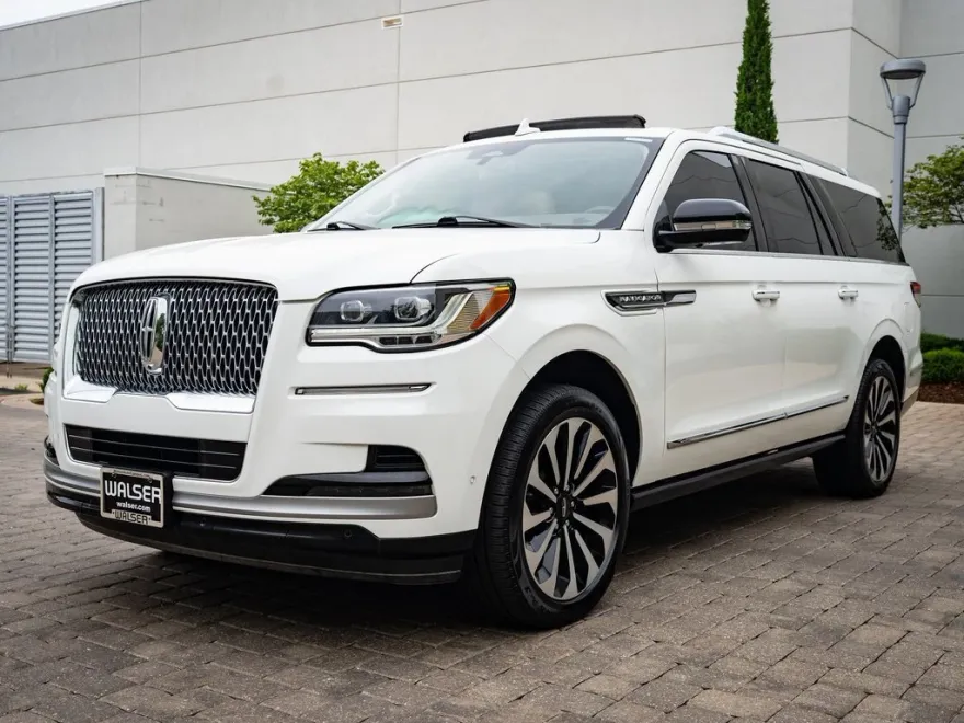 2023 Lincoln Navigator L Reserve photo 1