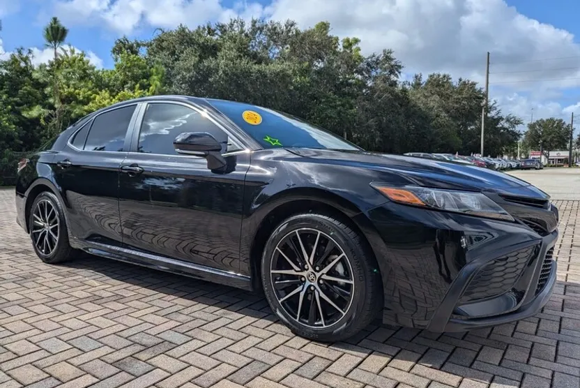 2024 Toyota Camry SE photo 1