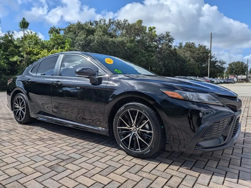 2024 Toyota Camry SE photo 1