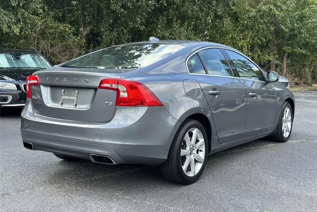 2016 Volvo S60 T5 Drive-E Premier photo 1