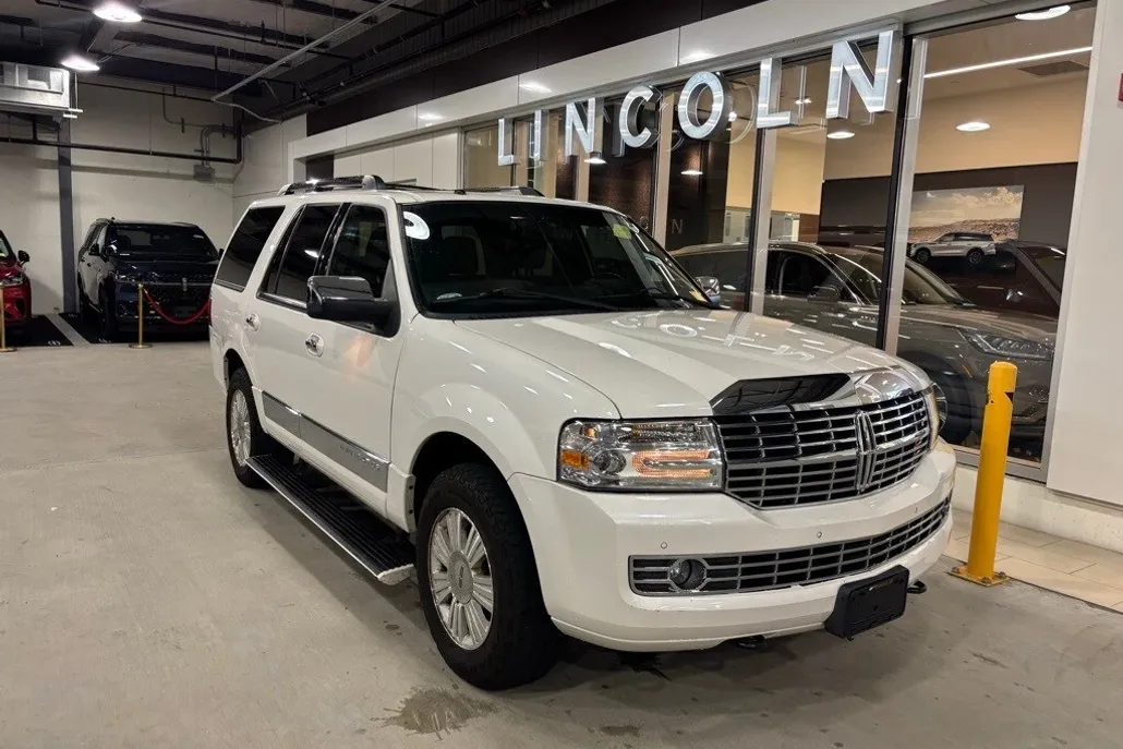 2014 Lincoln Navigator Base photo 1