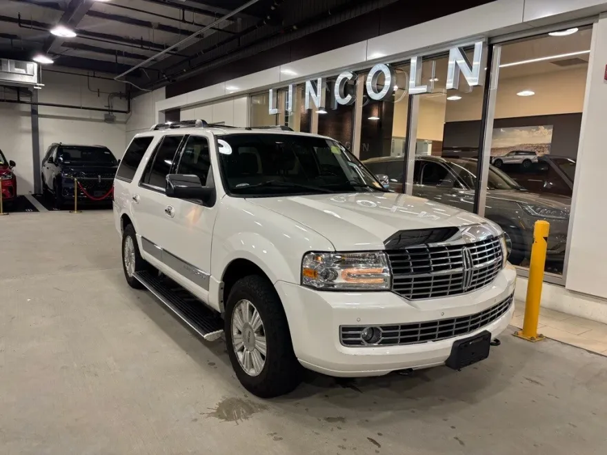 2014 Lincoln Navigator Base photo 1