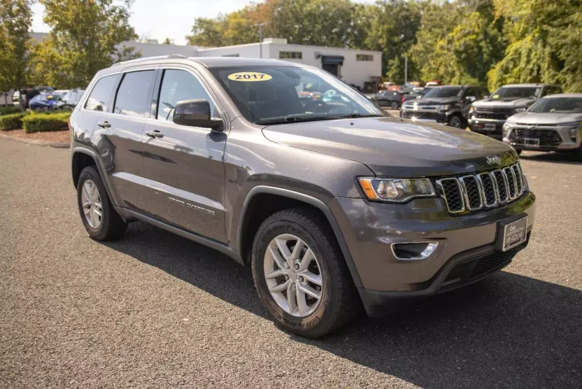 2017 Jeep Grand Cherokee Laredo photo 1