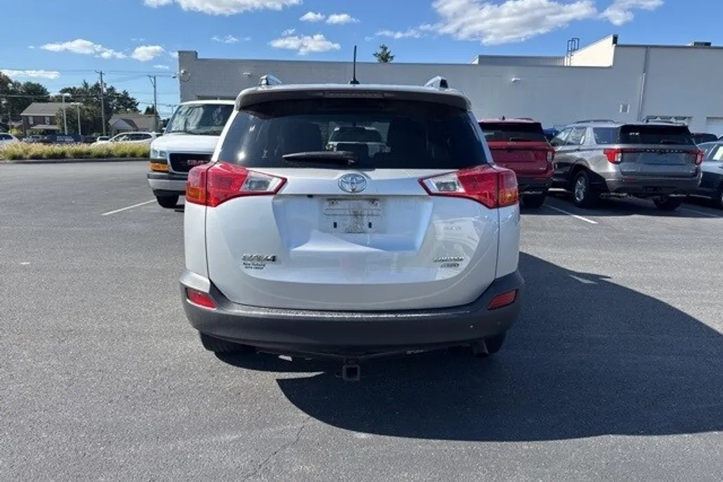 2015 Toyota RAV4 Limited photo 1