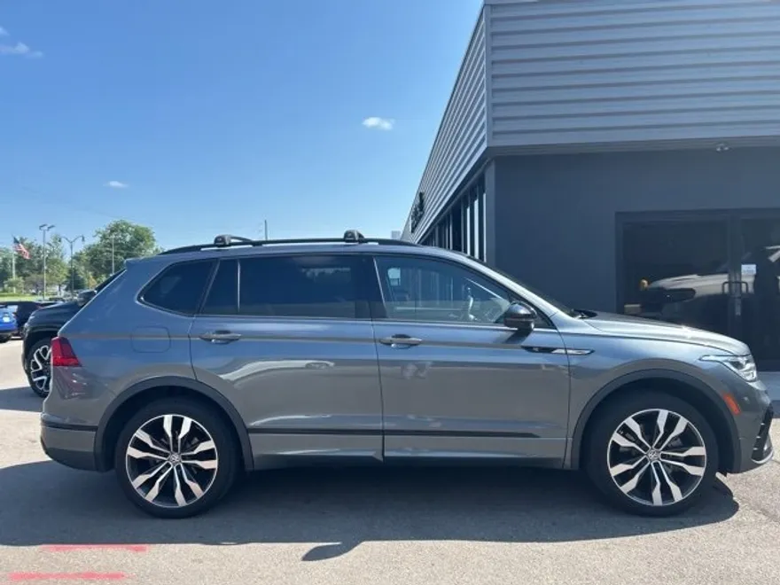 2022 Volkswagen Tiguan SE R-Line Black photo 1