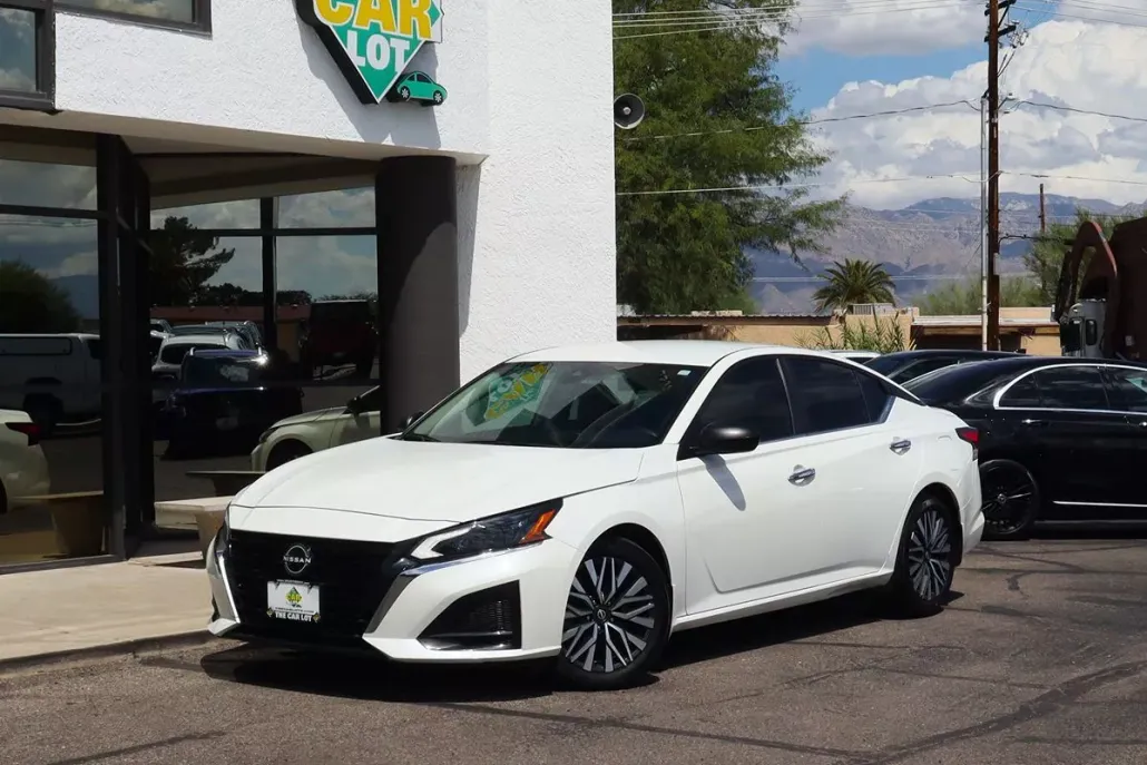 2022 Nissan Altima 2.5 SR photo 1