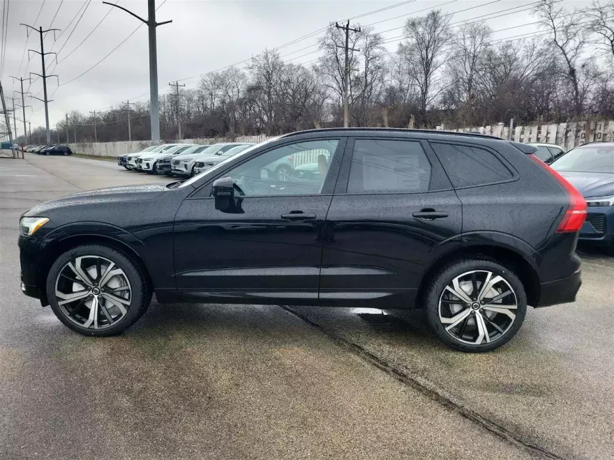 2025 Volvo XC60 B5 photo 1
