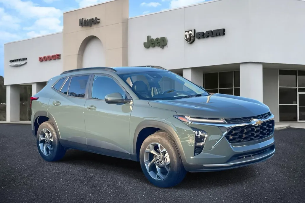 2025 Chevrolet Trax LT photo 1