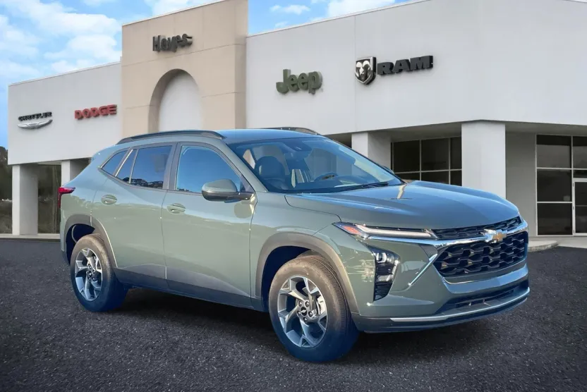 2025 Chevrolet Trax LT photo 1