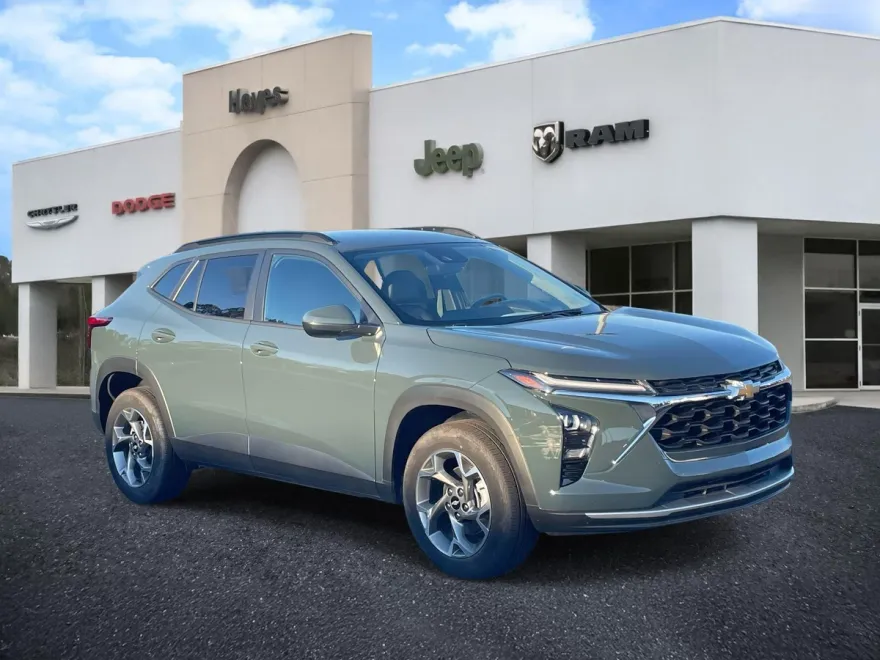 2025 Chevrolet Trax LT photo 1