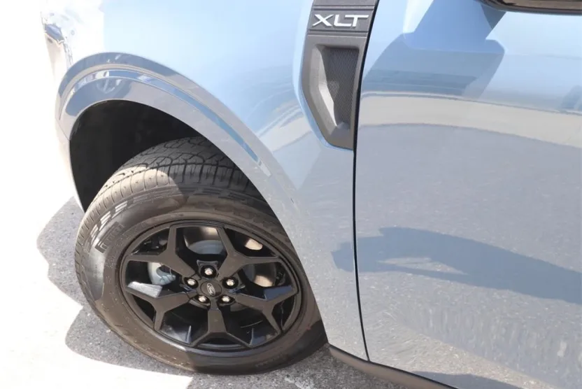 2025 Ford Maverick XLT photo 1