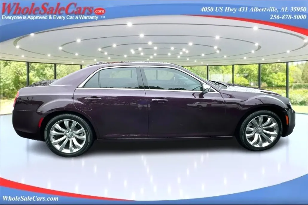 2021 Chrysler 300 Touring photo 1