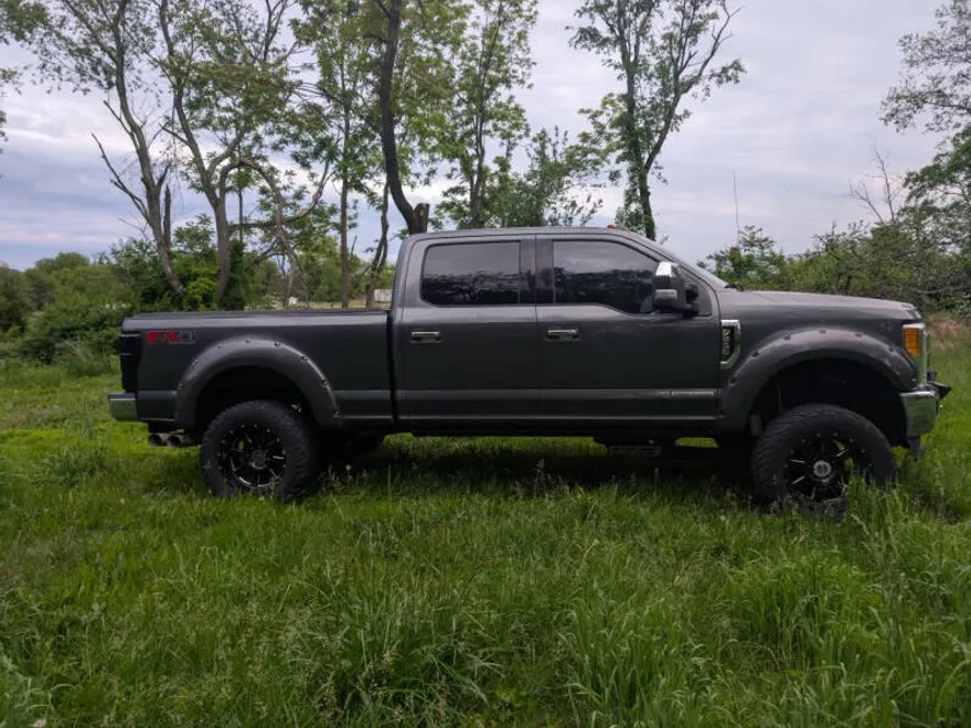 2017 Ford F-250 Lariat FX4 photo 1