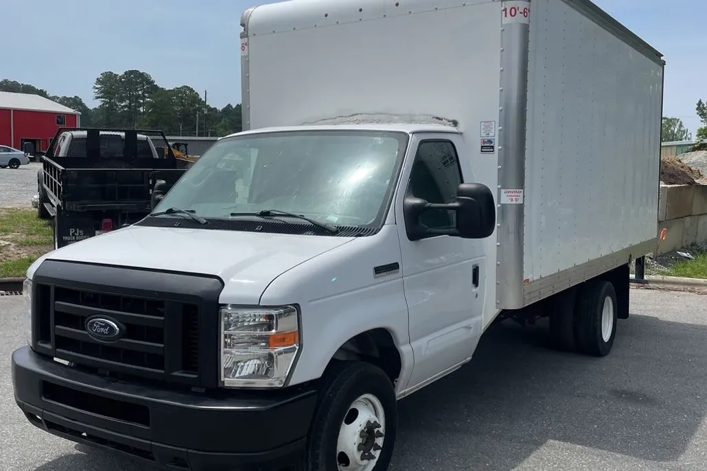 2019 Ford E-350 Base photo 1