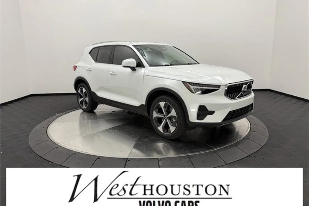 2025 Volvo XC40 Core photo 1
