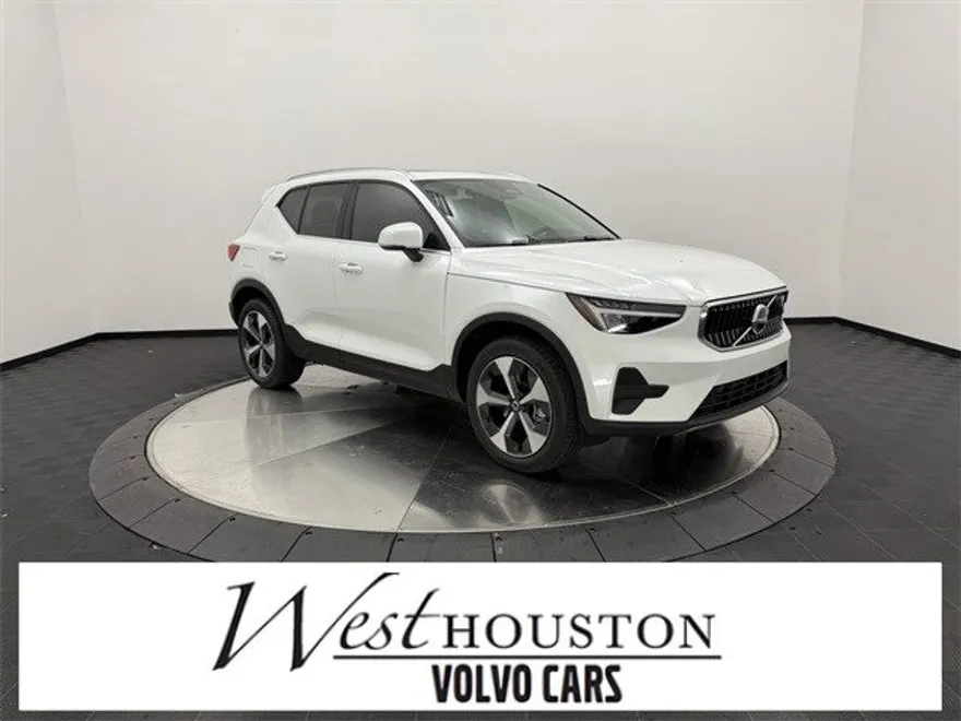 2025 Volvo XC40 Core photo 1