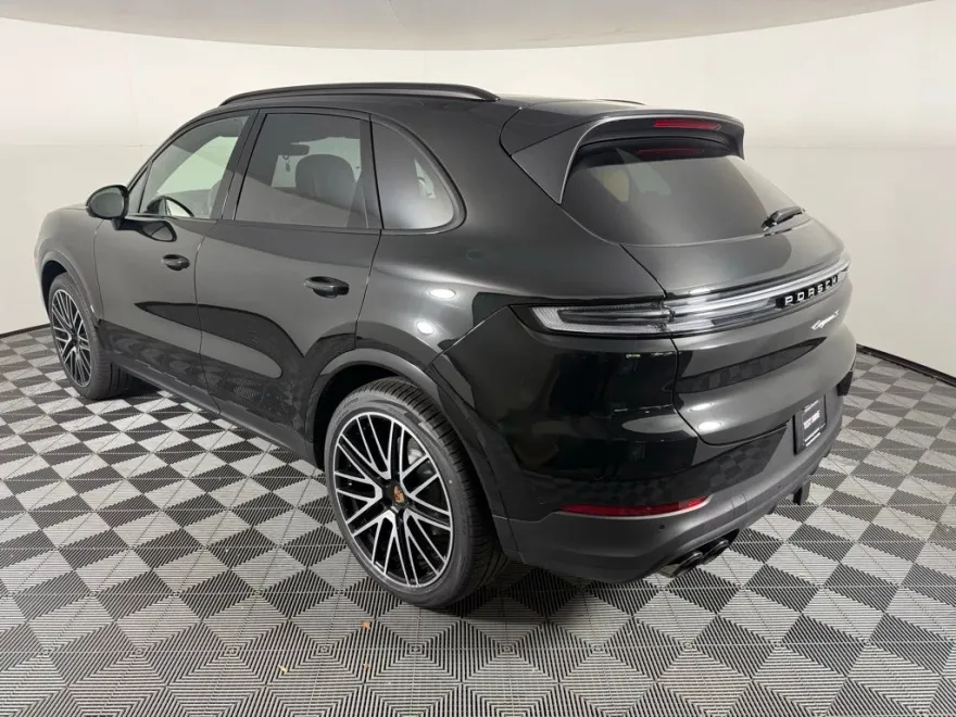 2025 Porsche Cayenne S photo 1