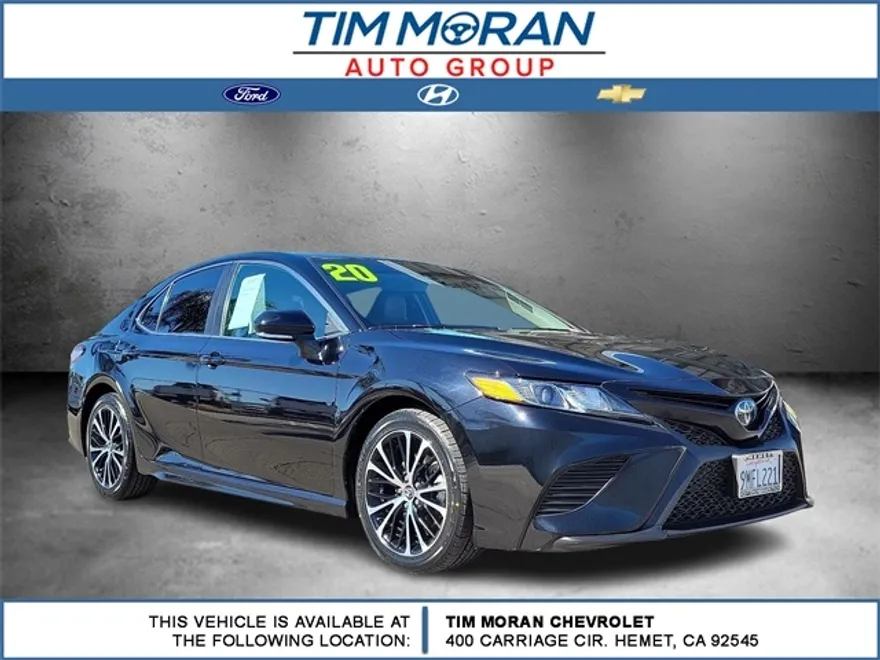 2020 Toyota Camry SE photo 1