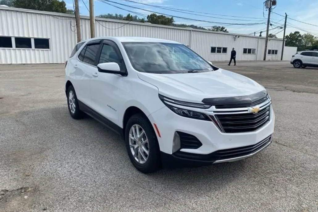 2024 Chevrolet Equinox LT photo 1