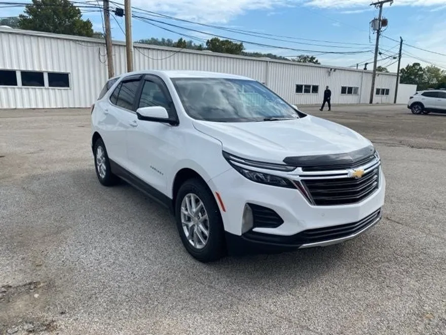2024 Chevrolet Equinox LT photo 1