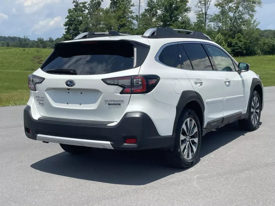 2024 Subaru Outback Touring photo 1