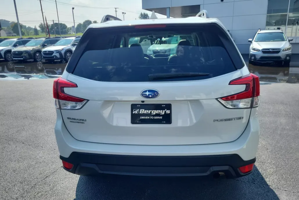2022 Subaru Forester Premium photo 1