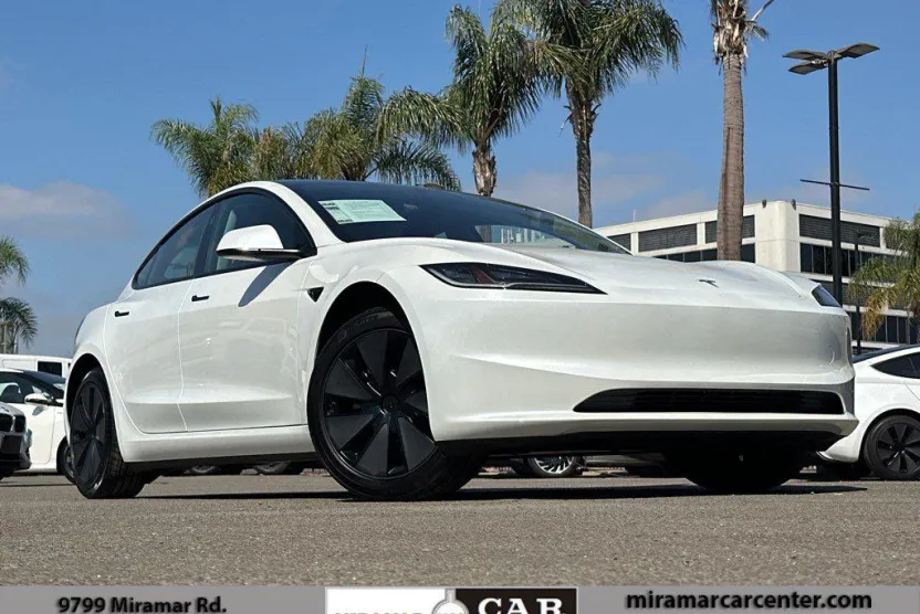 2024 Tesla Model 3 photo 1