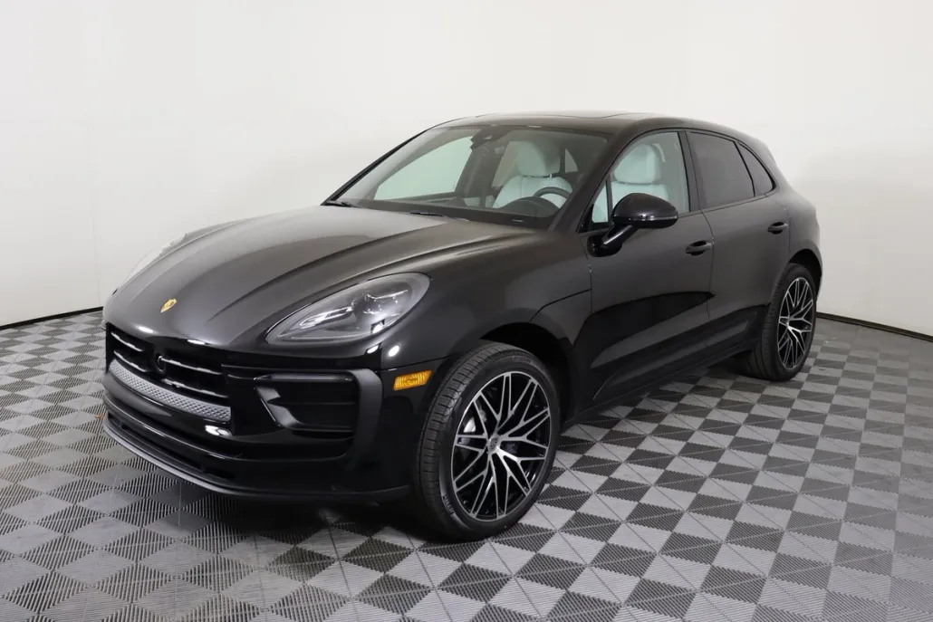 2025 Porsche Macan photo 1