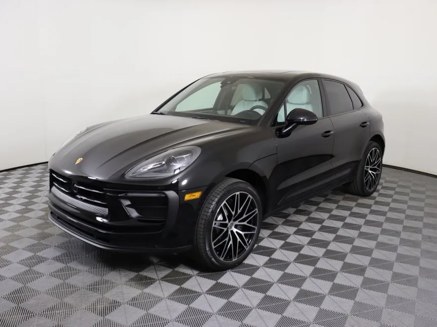 2025 Porsche Macan photo 1