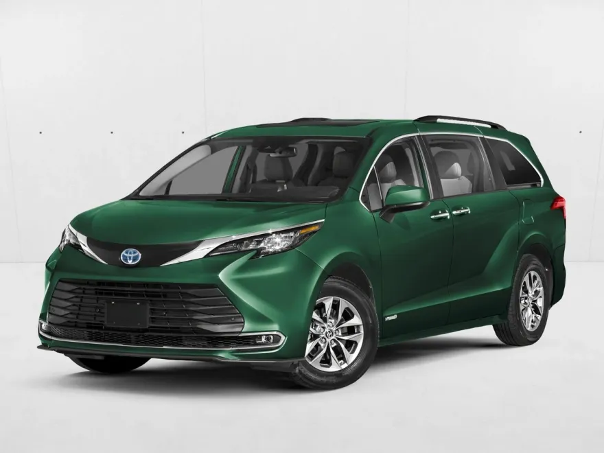 2025 Toyota Sienna XLE photo 1