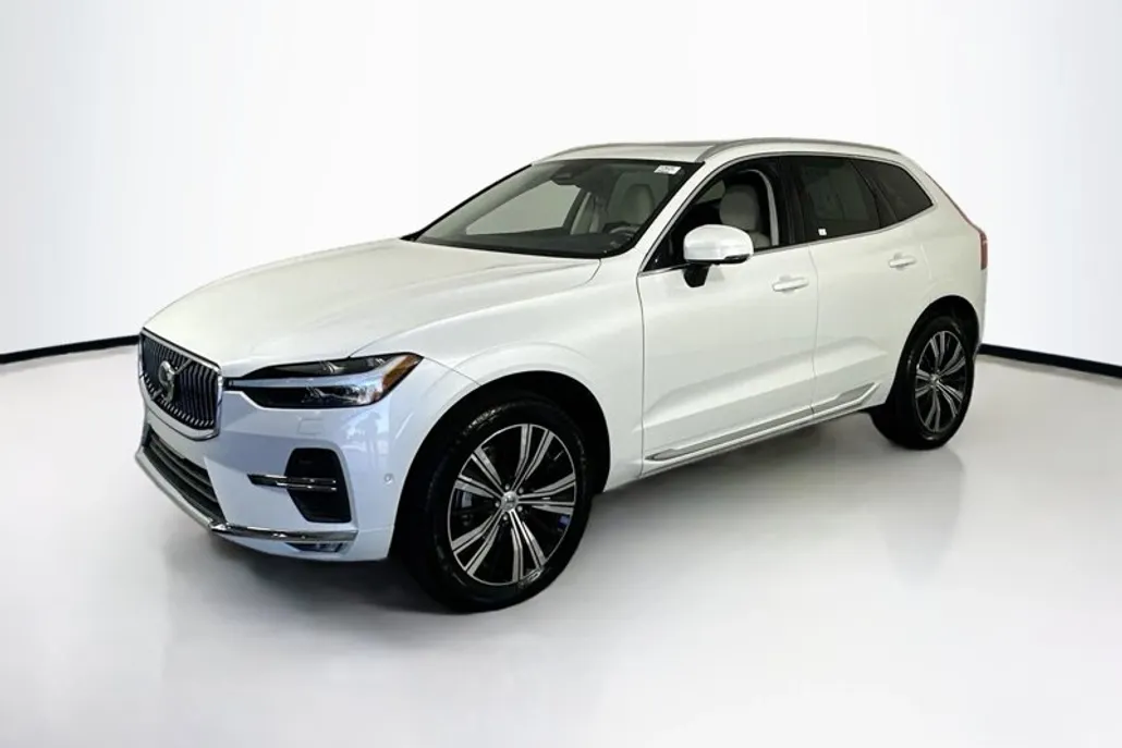 2023 Volvo XC60 Plus photo 1