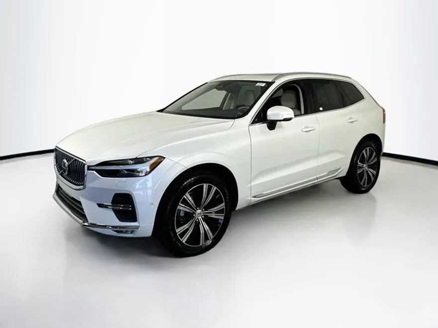 2023 Volvo XC60 Plus photo 1