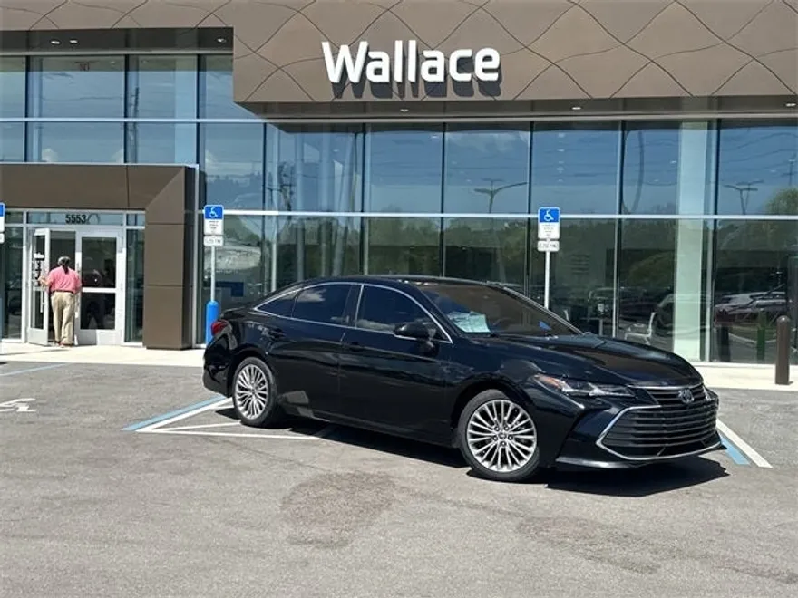 2022 Toyota Avalon Hybrid Limited photo 1