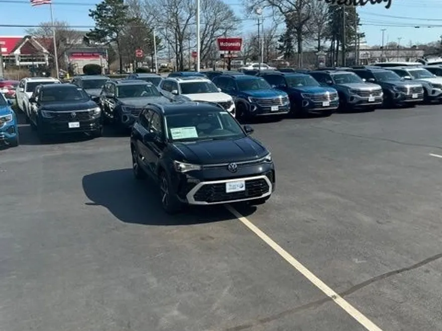 2025 Volkswagen Taos SEL photo 1