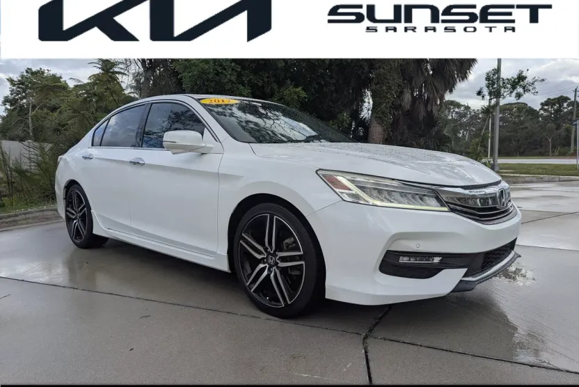 2017 Honda Accord Touring V6 photo 1