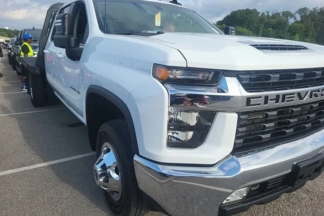 2022 Chevrolet Silverado 3500HD LT photo 1