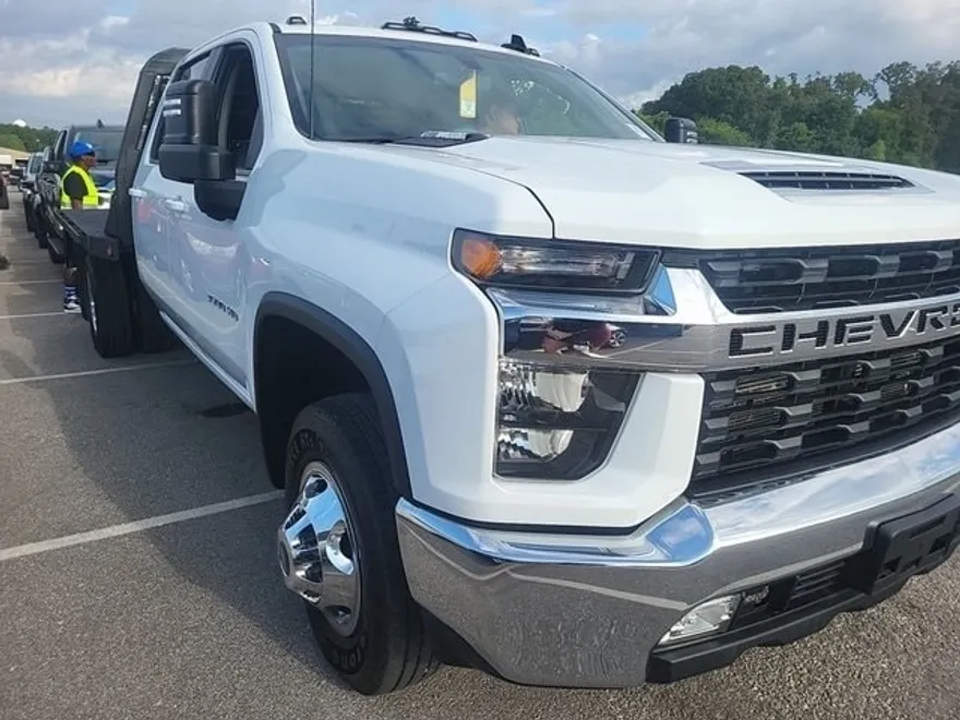 2022 Chevrolet Silverado 3500HD LT photo 1