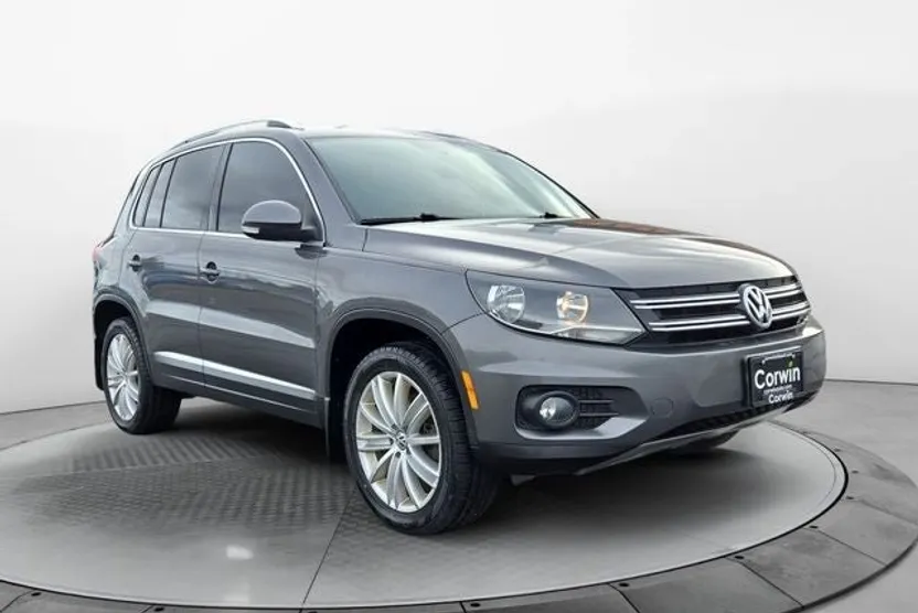 2013 Volkswagen Tiguan SE photo 1