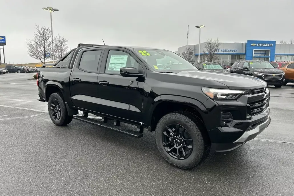 2025 Chevrolet Colorado Z71 photo 1