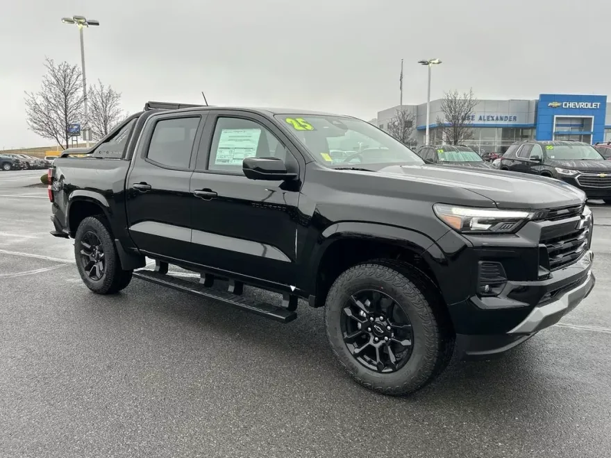 2025 Chevrolet Colorado Z71 photo 1