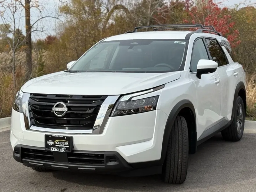2025 Nissan Pathfinder SV photo 1