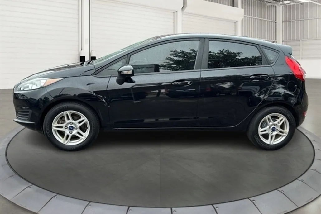 2017 Ford Fiesta SE photo 1