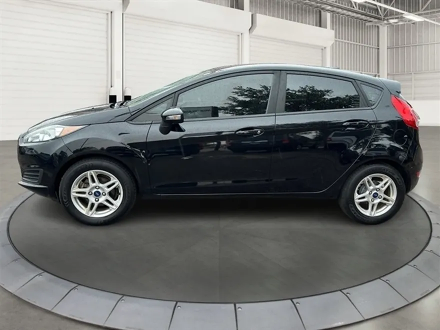 2017 Ford Fiesta SE photo 1
