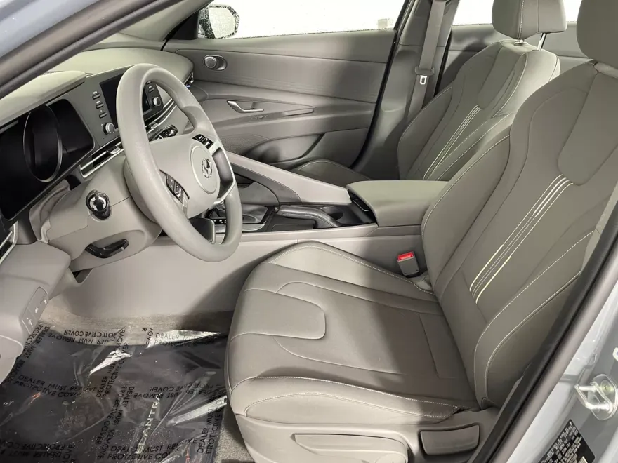 2023 Hyundai Elantra SEL photo 1