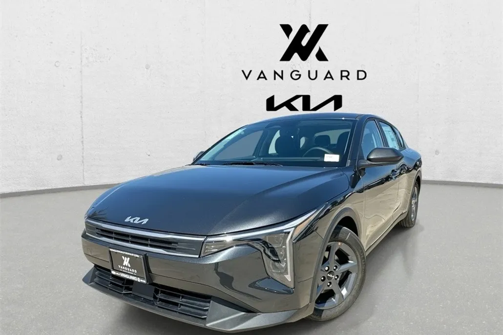 2025 Kia K4 LXS photo 1
